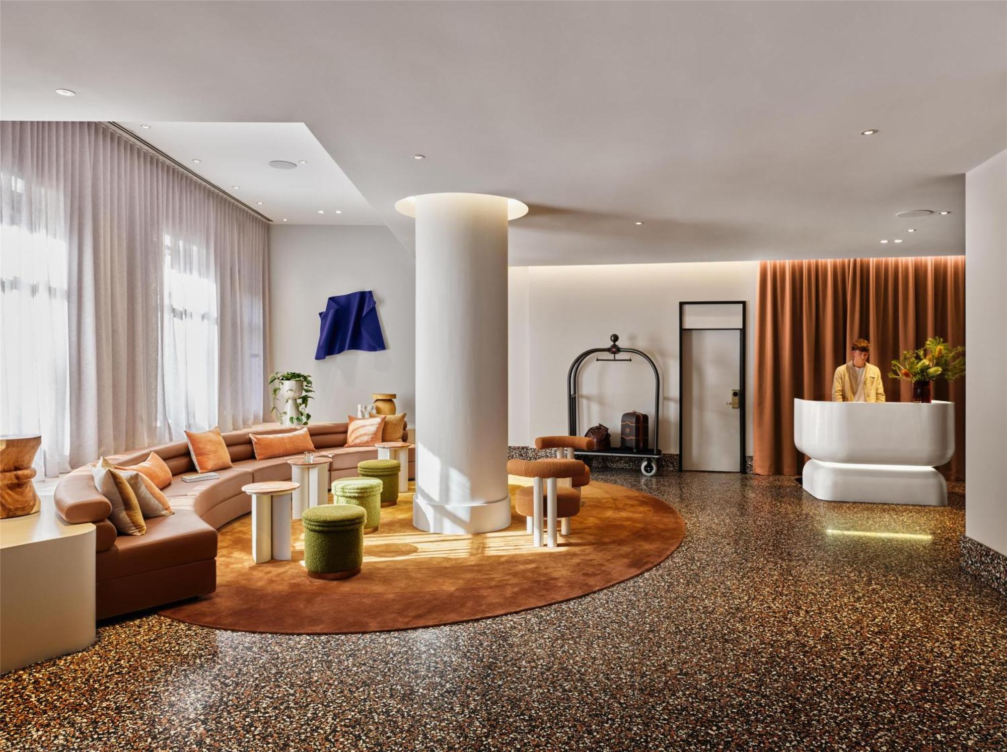 Adina Town Hall Aparthotel 4*