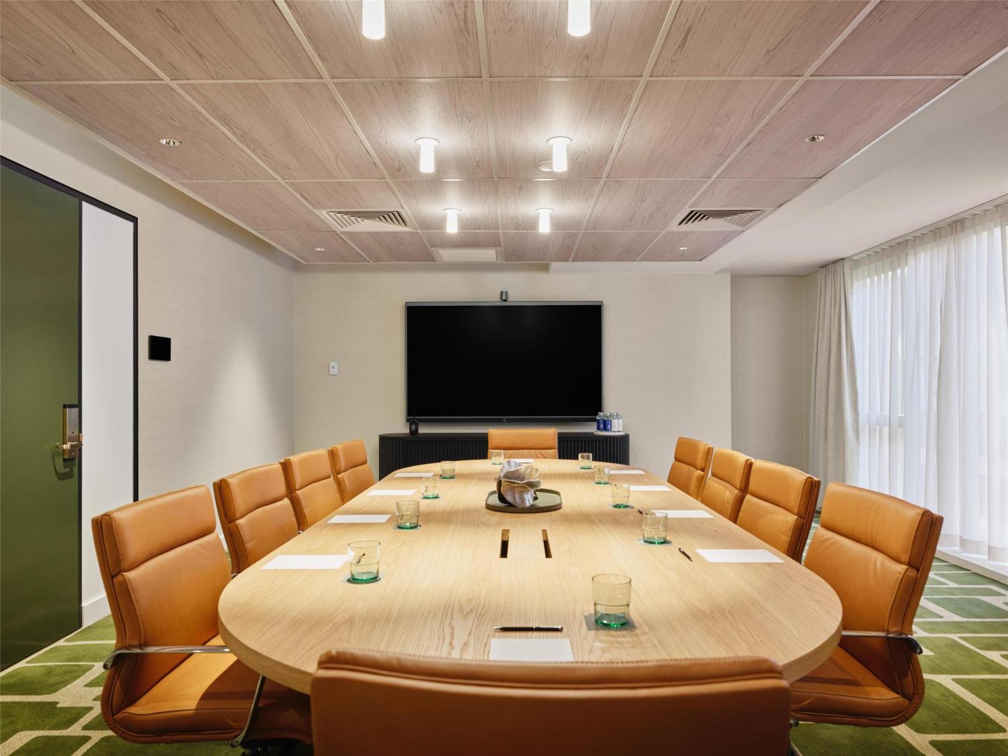 Adina Town Hall Aparthotel 4*
